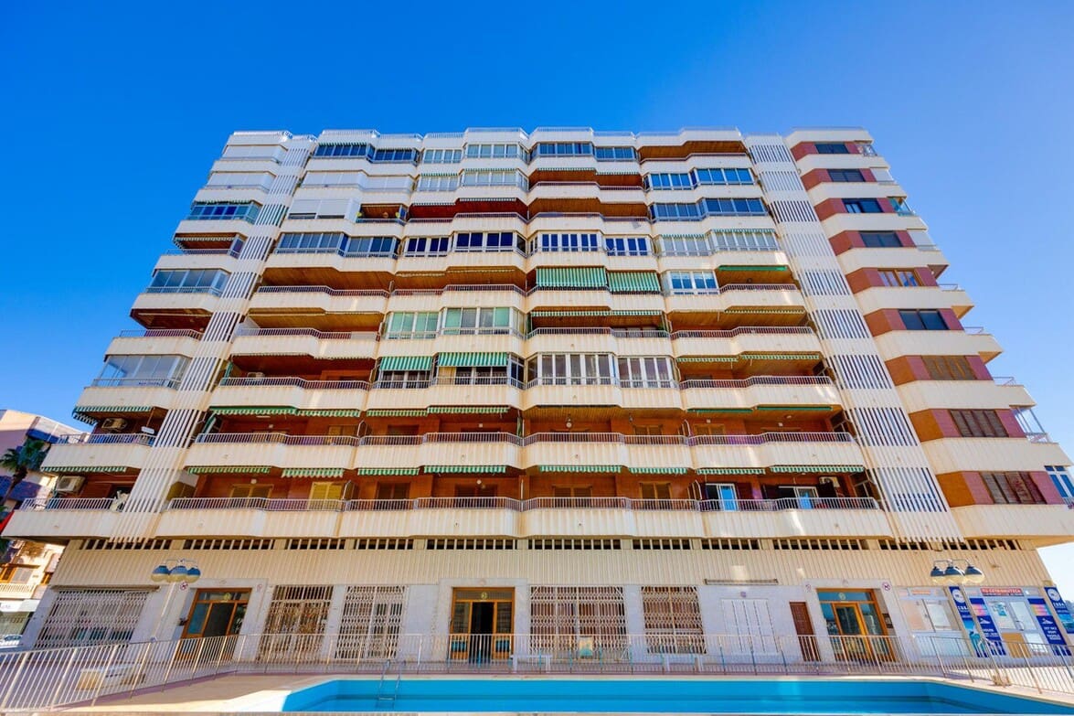3 makuuhuone Huoneisto myytävänä paikassa Torrevieja mukana uima-altaan - 249 000 € (Ref: 10172652)