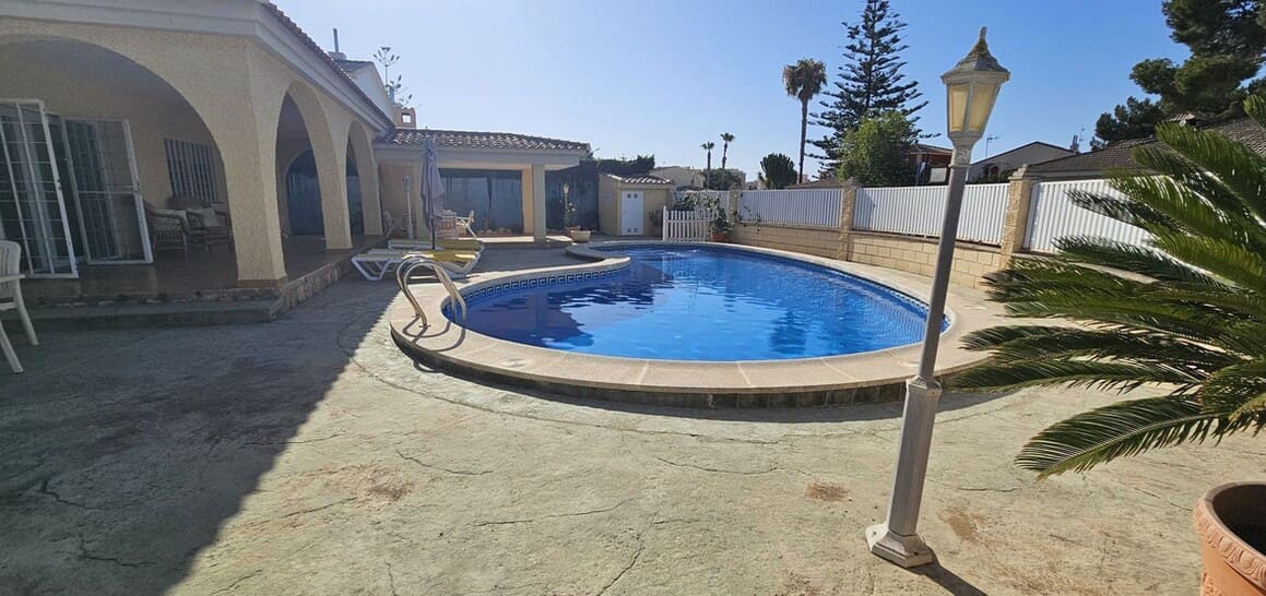 5 soveværelse Villa til salg i Campoamor med swimmingpool garage - € 769.000 (Ref: 10172654)
