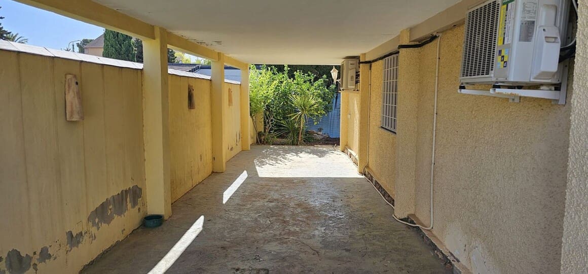 5 soveværelse Villa til salg i Campoamor med swimmingpool garage - € 769.000 (Ref: 10172654)