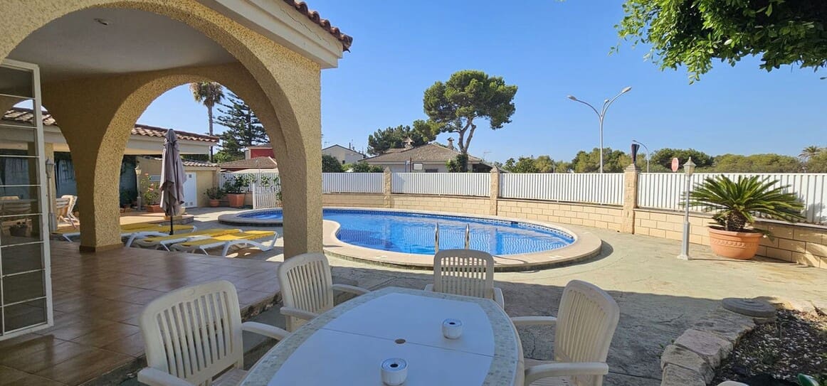 5 soveværelse Villa til salg i Campoamor med swimmingpool garage - € 769.000 (Ref: 10172654)