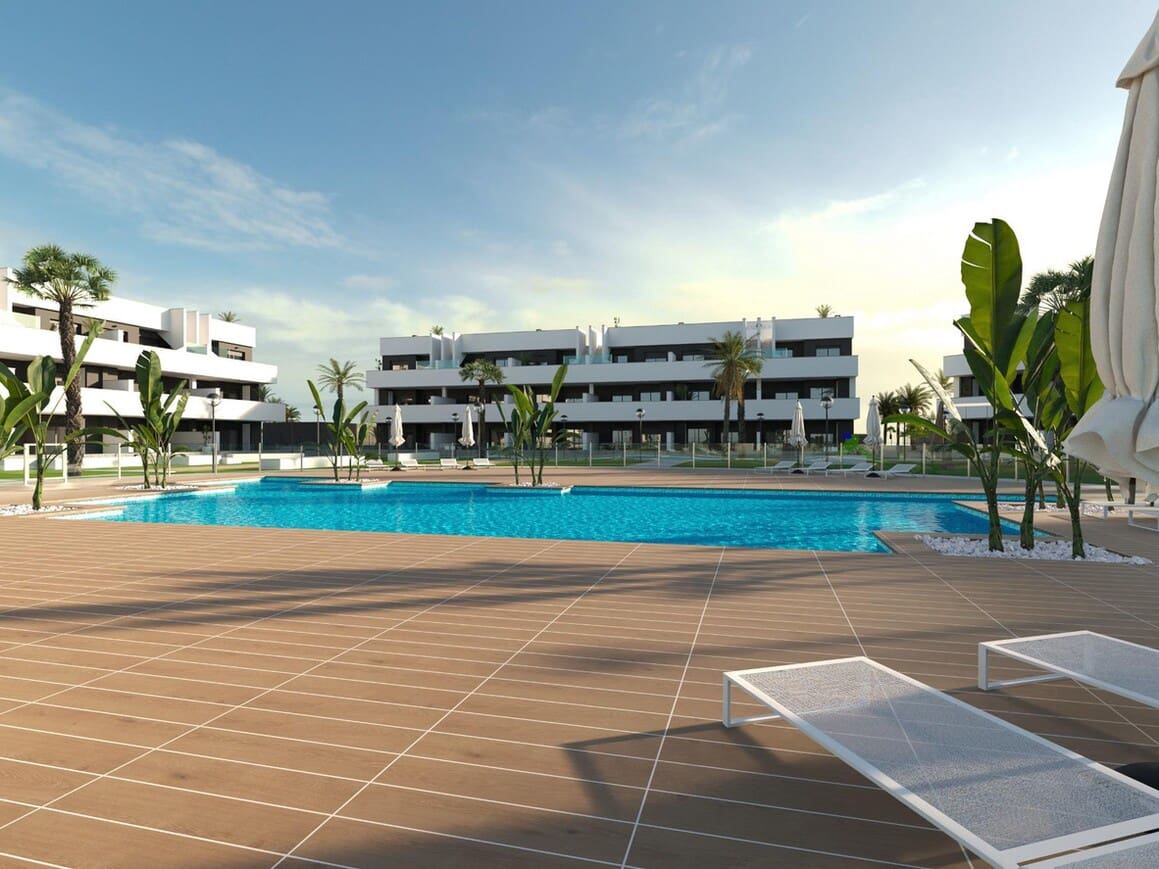 Apartamento de 2 habitaciones en Guardamar del Segura en venta con piscina garaje - 221.000 € (Ref: 10172656)