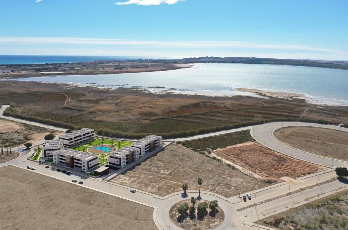 Apartamento de 2 habitaciones en Guardamar del Segura en venta con piscina garaje - 221.000 € (Ref: 10172656)