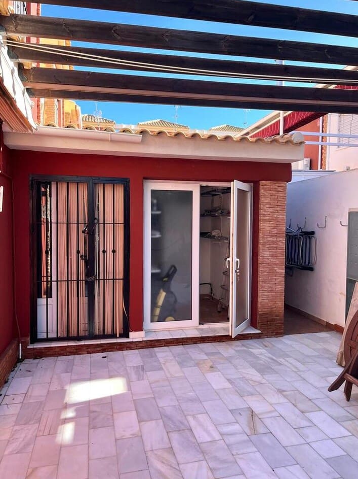 4 bedroom Semi-detached Villa for sale in Torre de la Horadada with garage - € 430,000 (Ref: 10172659)