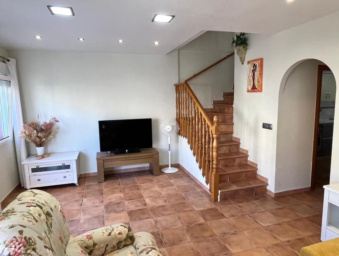 4 bedroom Semi-detached Villa for sale in Torre de la Horadada with garage - € 430,000 (Ref: 10172659)