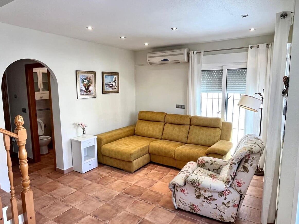 4 bedroom Semi-detached Villa for sale in Torre de la Horadada with garage - € 430,000 (Ref: 10172659)