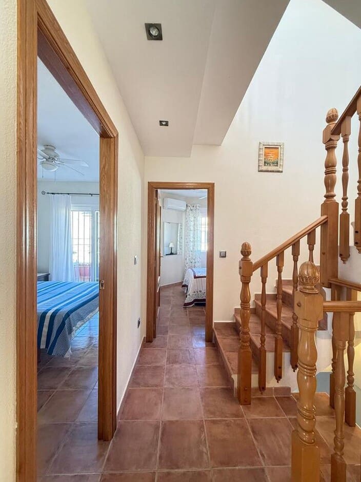 4 bedroom Semi-detached Villa for sale in Torre de la Horadada with garage - € 430,000 (Ref: 10172659)