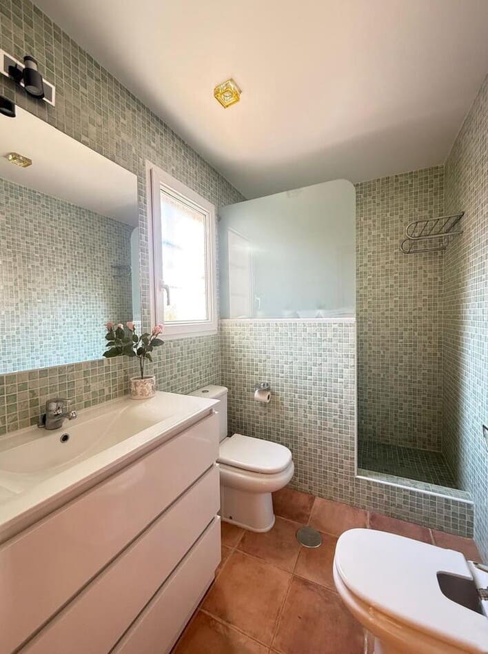 4 bedroom Semi-detached Villa for sale in Torre de la Horadada with garage - € 430,000 (Ref: 10172659)