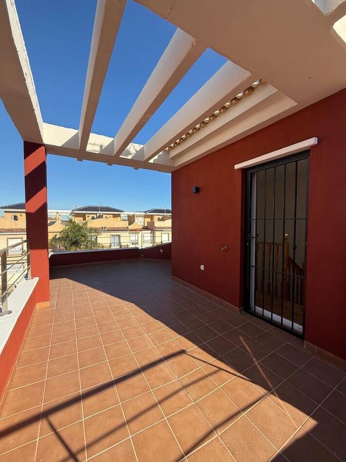 4 bedroom Semi-detached Villa for sale in Torre de la Horadada with garage - € 430,000 (Ref: 10172659)