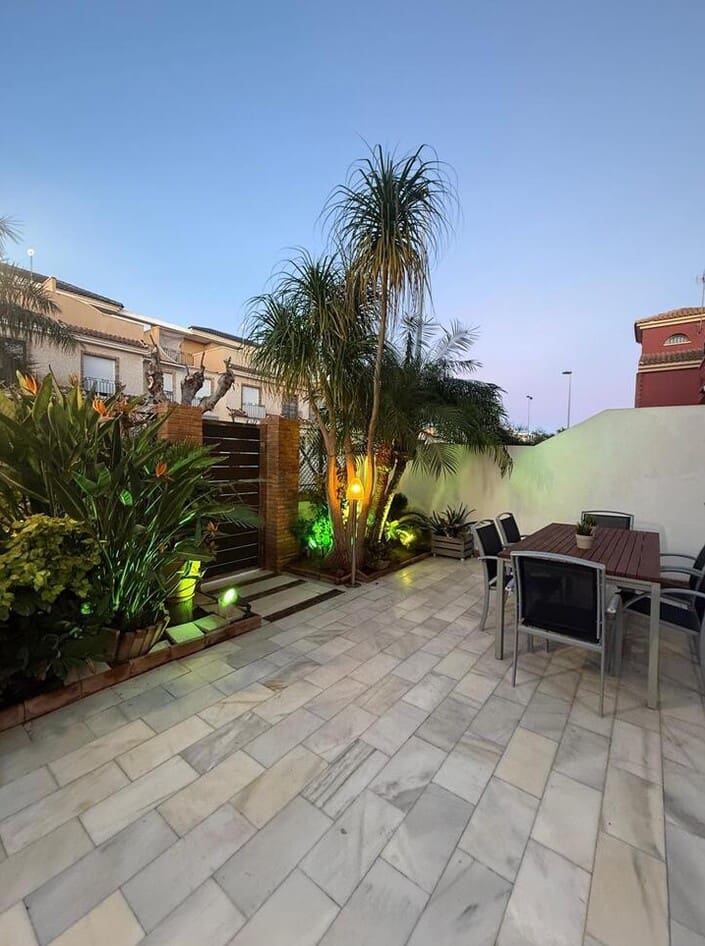 4 bedroom Semi-detached Villa for sale in Torre de la Horadada with garage - € 430,000 (Ref: 10172659)