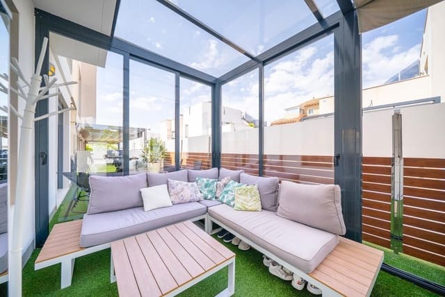 5 soveværelse Villa til salg i Puerto Deportivo, Torrevieja med swimmingpool garage - € 549.000 (Ref: 10172662)