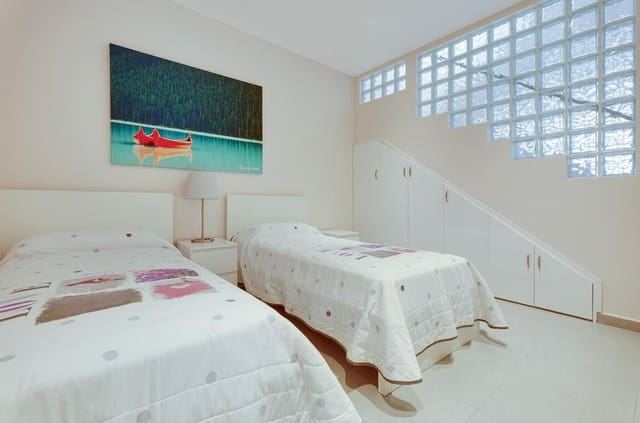 5 soveværelse Villa til salg i Puerto Deportivo, Torrevieja med swimmingpool garage - € 549.000 (Ref: 10172662)