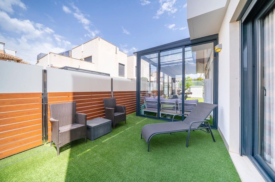 5 soveværelse Villa til salg i Torrevieja med swimmingpool garage - € 549.000 (Ref: 10172662)