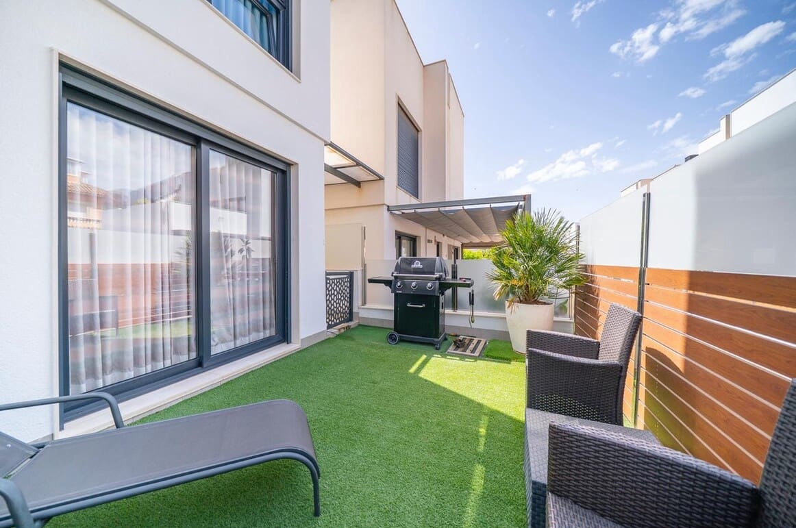 5 soveværelse Villa til salg i Torrevieja med swimmingpool garage - € 549.000 (Ref: 10172662)