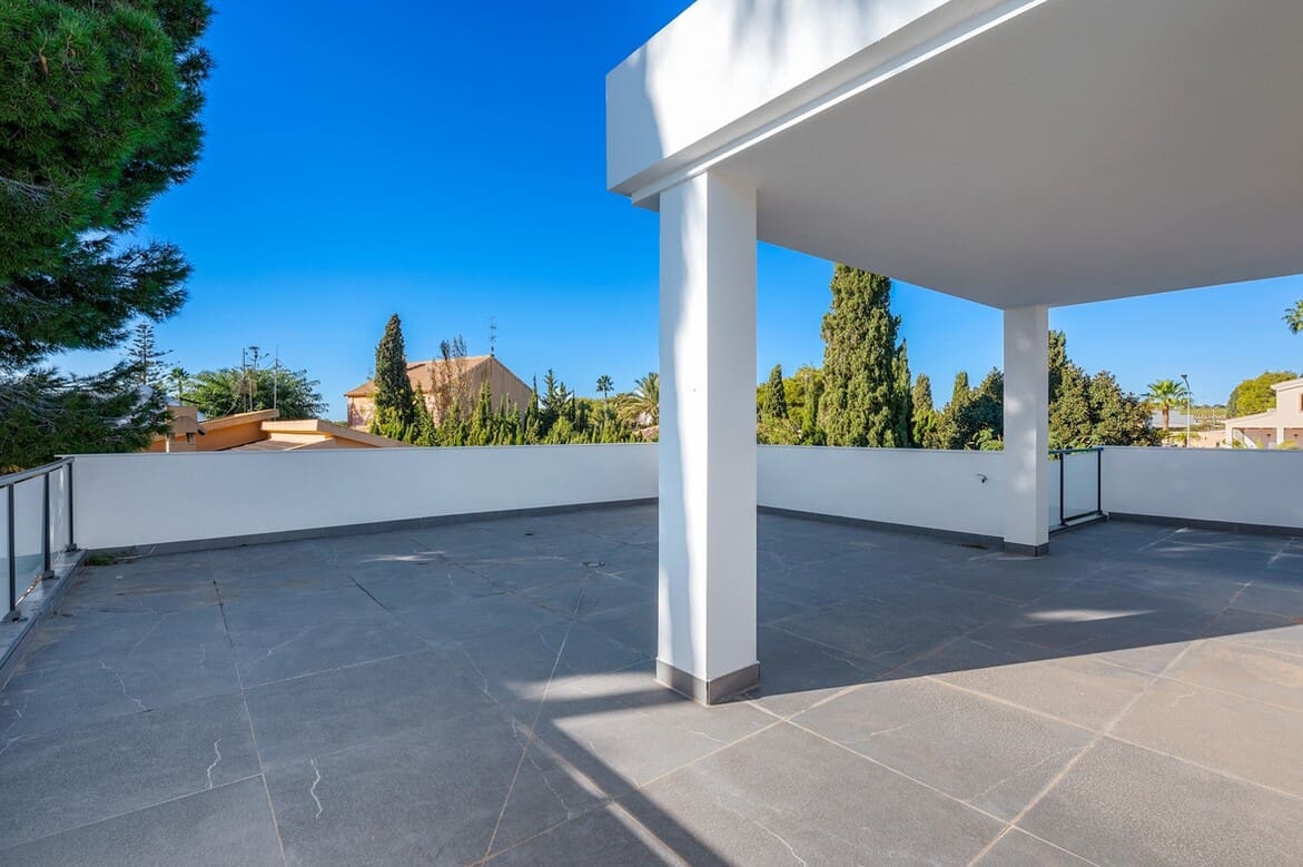 4 sypialnia Willa na sprzedaż w Campoamor z basenem garażem - 985 000 € (Ref: 10172664)