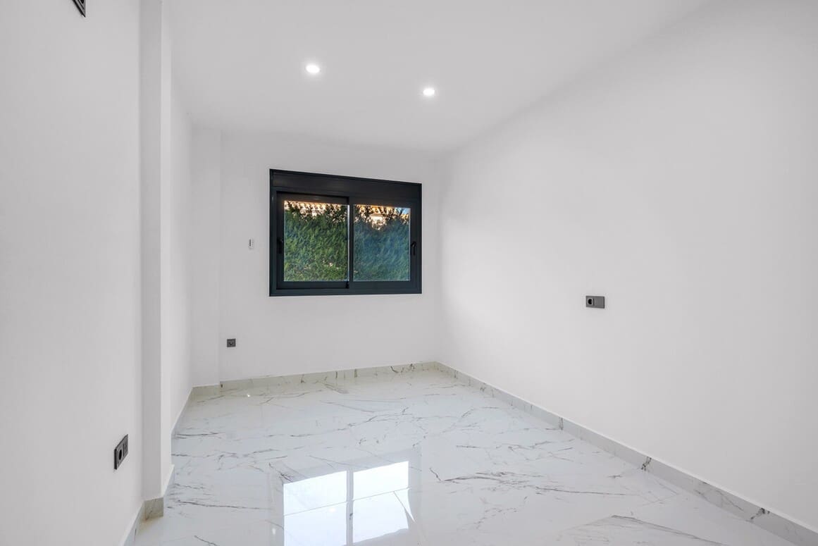 4 sypialnia Willa na sprzedaż w Campoamor z basenem garażem - 985 000 € (Ref: 10172664)