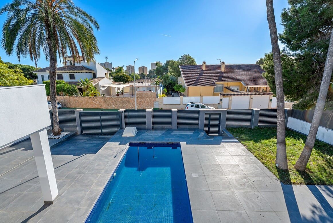 4 sypialnia Willa na sprzedaż w Campoamor z basenem garażem - 985 000 € (Ref: 10172664)