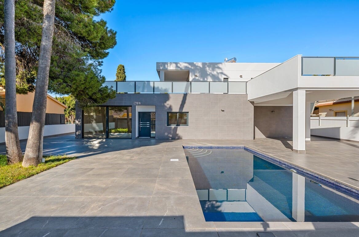 4 sypialnia Willa na sprzedaż w Campoamor z basenem garażem - 985 000 € (Ref: 10172664)