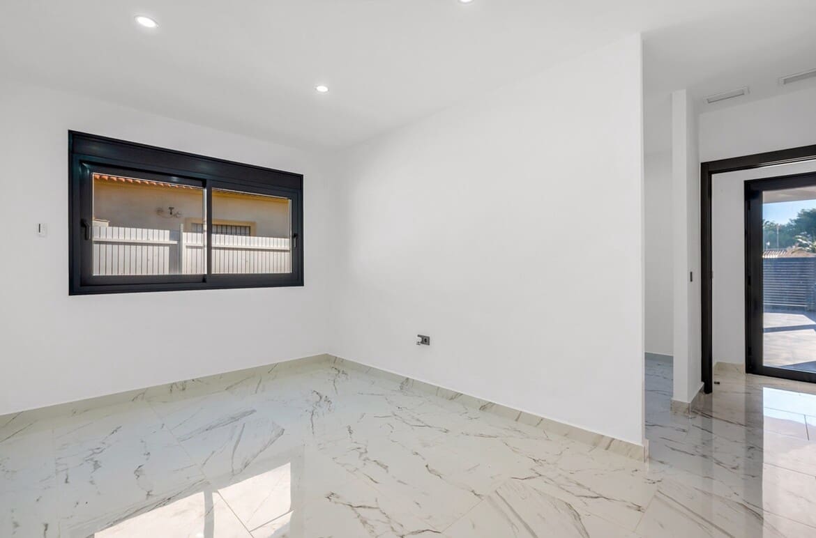 4 sypialnia Willa na sprzedaż w Campoamor z basenem garażem - 985 000 € (Ref: 10172664)