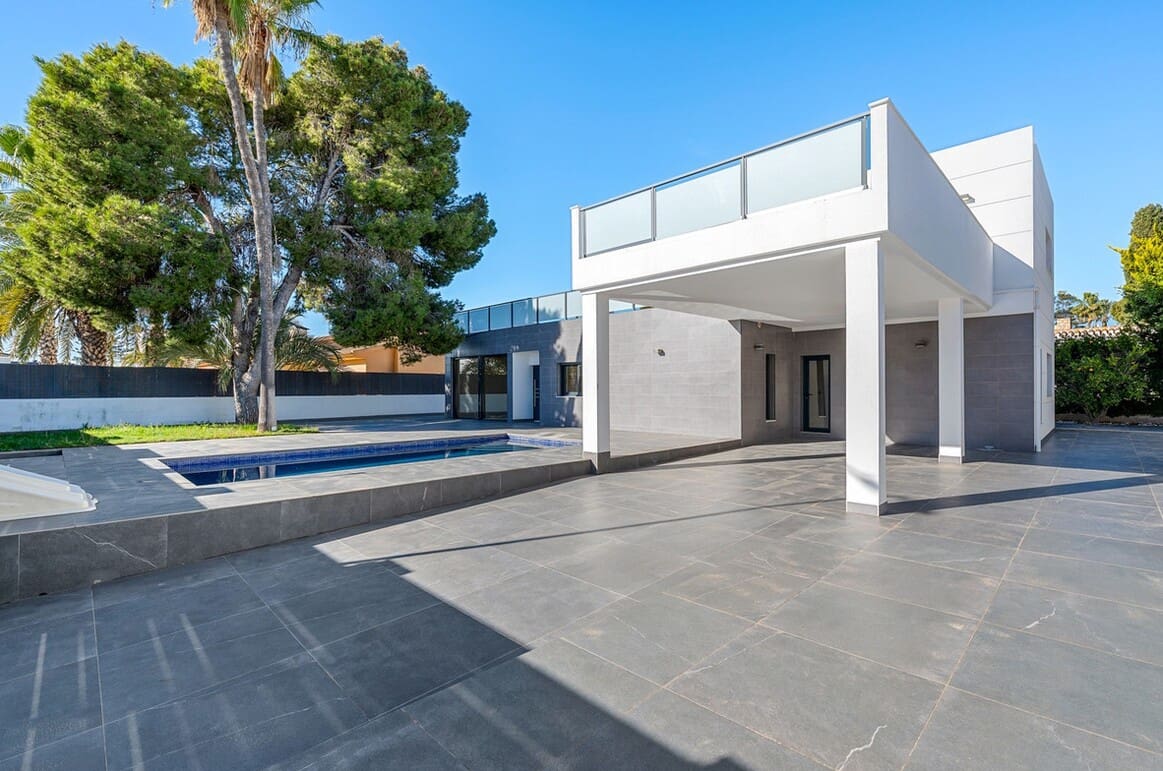 4 sypialnia Willa na sprzedaż w Campoamor z basenem garażem - 985 000 € (Ref: 10172664)