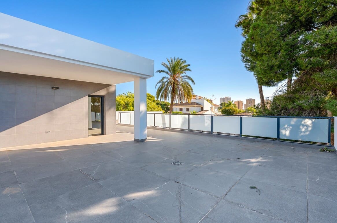 4 sypialnia Willa na sprzedaż w Campoamor z basenem garażem - 985 000 € (Ref: 10172664)