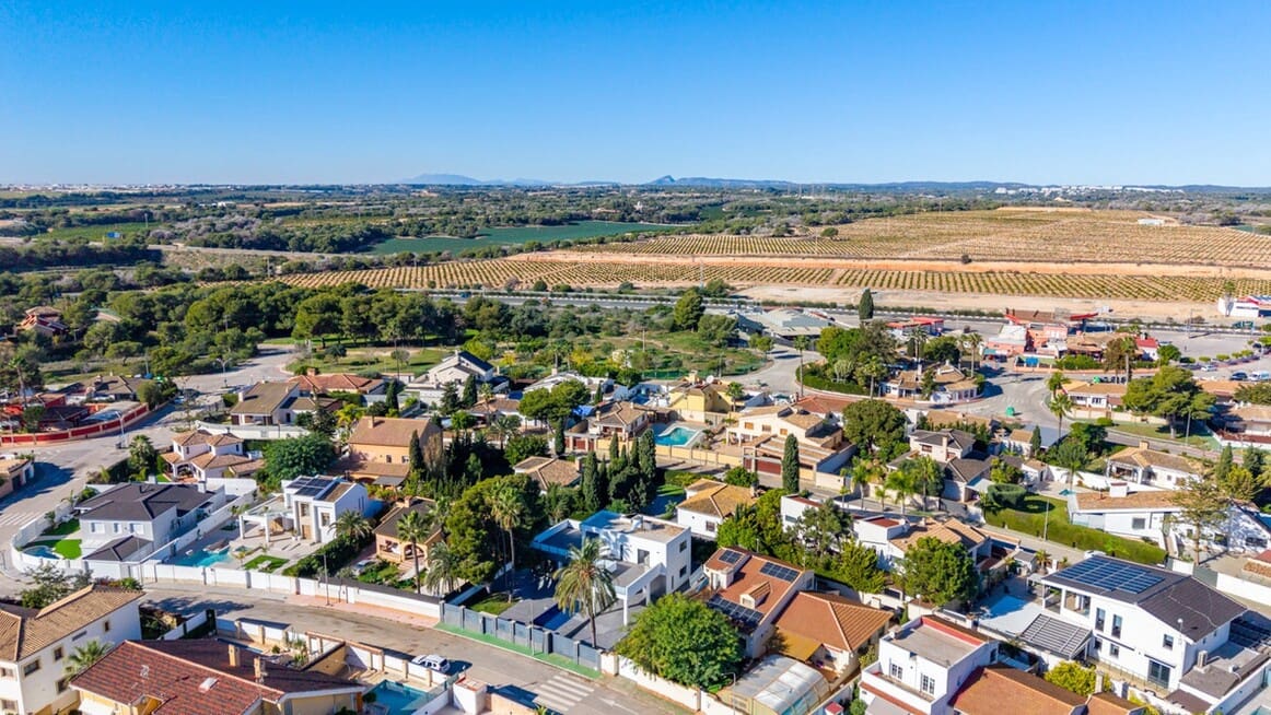 4 sypialnia Willa na sprzedaż w Campoamor z basenem garażem - 985 000 € (Ref: 10172664)