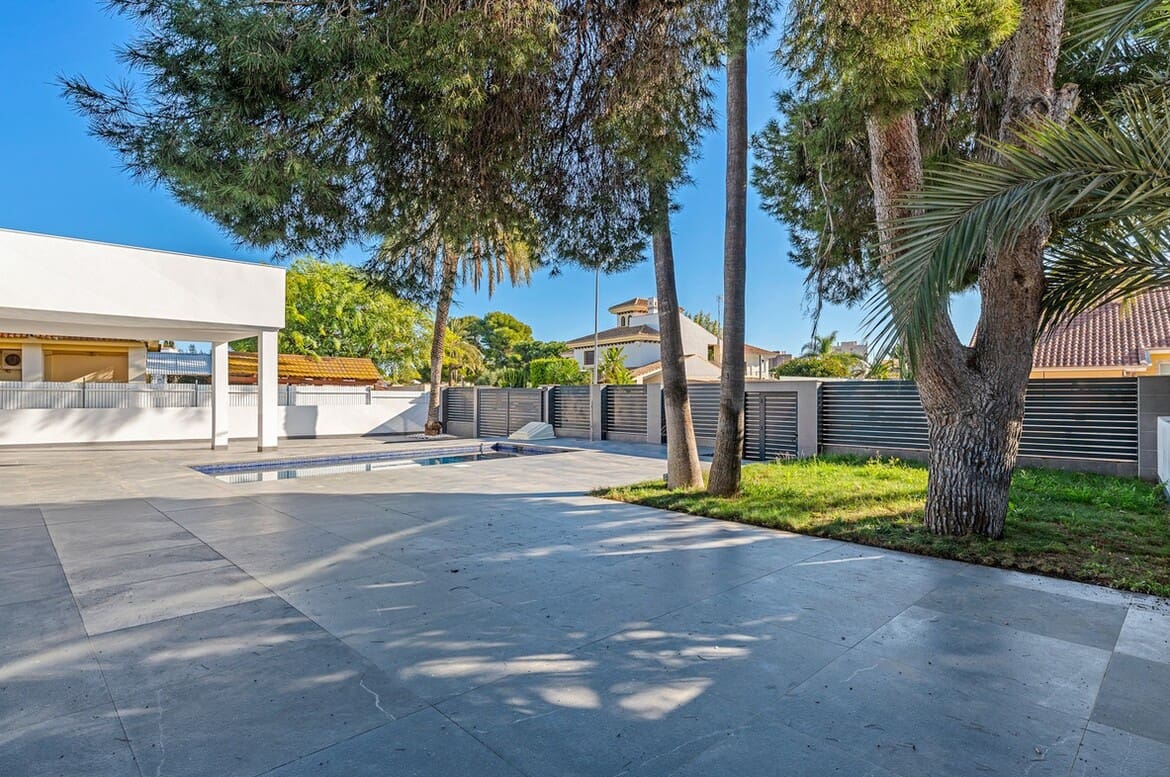 4 sypialnia Willa na sprzedaż w Campoamor z basenem garażem - 985 000 € (Ref: 10172664)