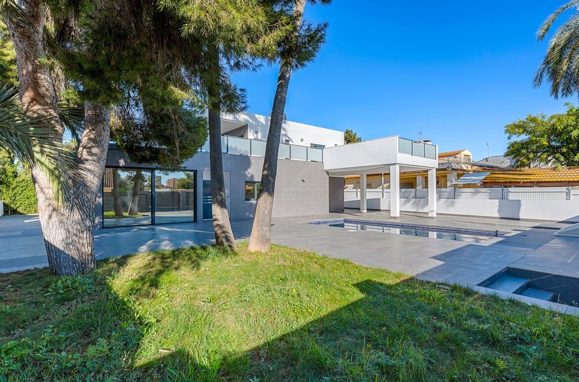 4 sypialnia Willa na sprzedaż w Campoamor z basenem garażem - 985 000 € (Ref: 10172664)