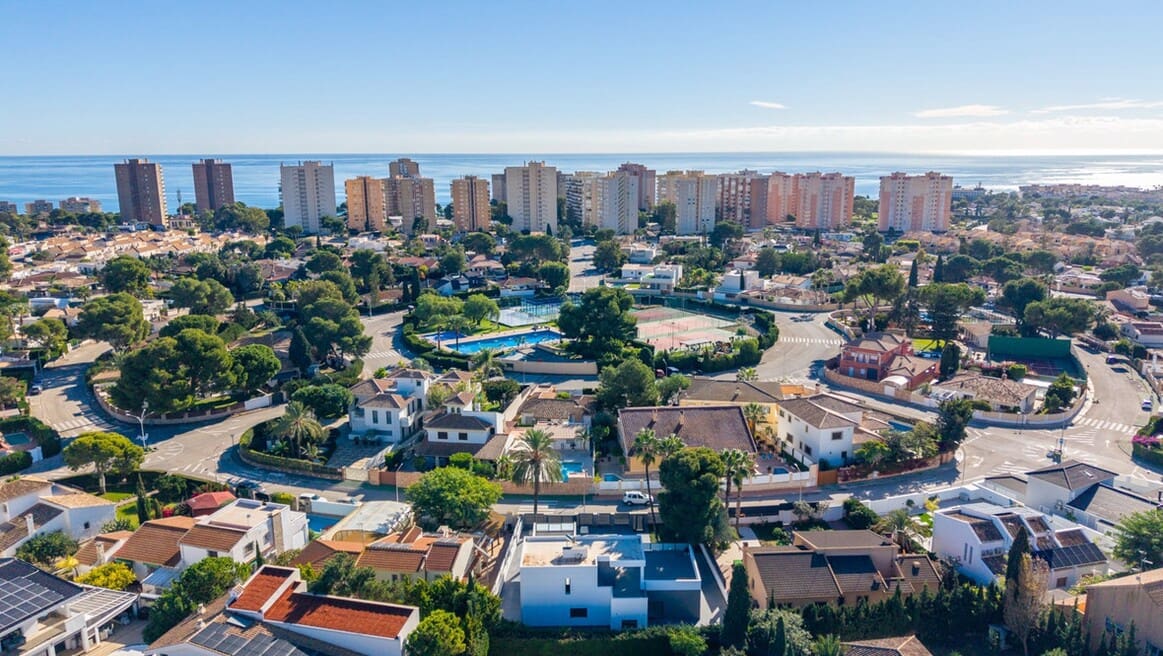 4 sypialnia Willa na sprzedaż w Campoamor z basenem garażem - 985 000 € (Ref: 10172664)