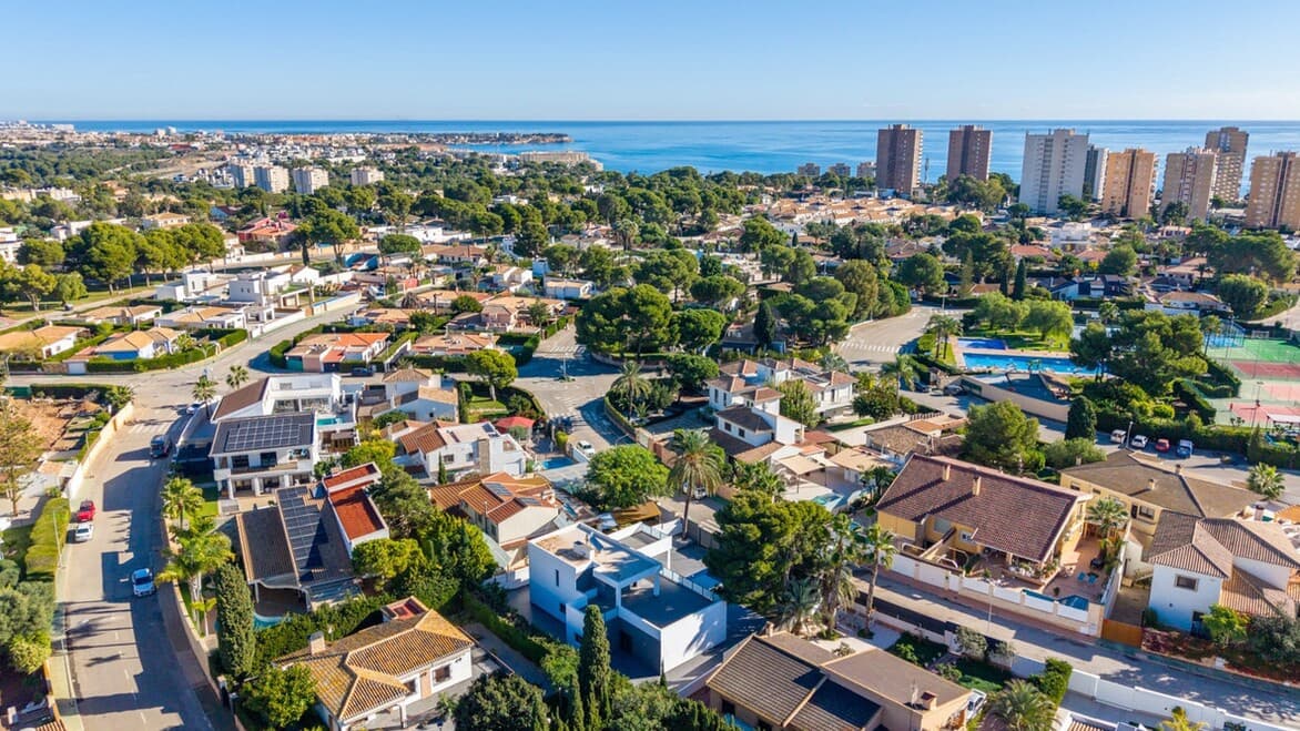 4 sypialnia Willa na sprzedaż w Campoamor z basenem garażem - 985 000 € (Ref: 10172664)