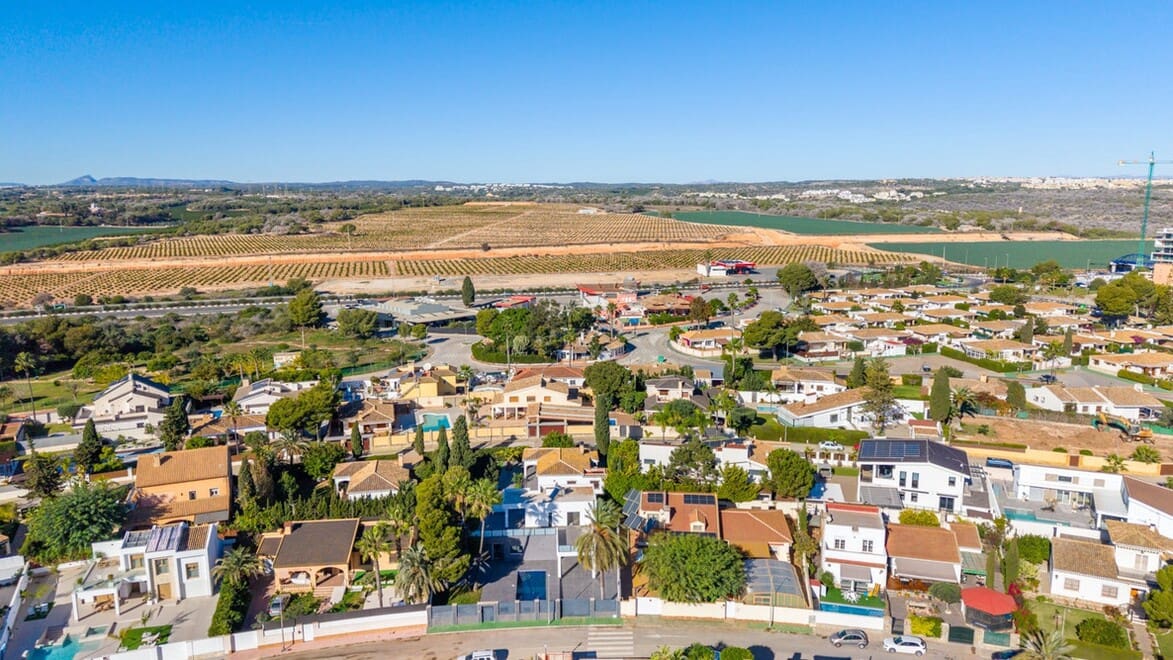 4 sypialnia Willa na sprzedaż w Campoamor z basenem garażem - 985 000 € (Ref: 10172664)