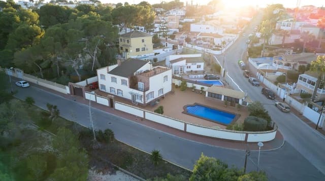 7 soverom Villa til salgs i Los Altos med svømmebasseng - € 930 000 (Ref: 10172666)