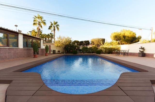7 soverom Villa til salgs i Los Altos med svømmebasseng - € 930 000 (Ref: 10172666)