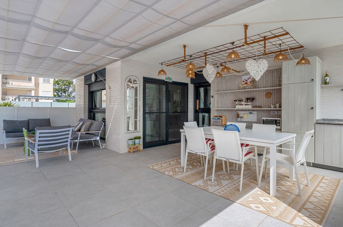 Apartamento de 3 habitaciones en Guardamar del Segura en venta con piscina garaje - 379.000 € (Ref: 10172668)