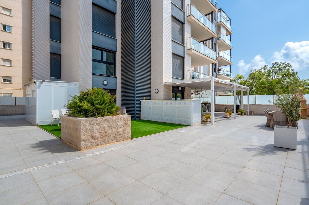 Apartamento de 3 habitaciones en Guardamar del Segura en venta con piscina garaje - 379.000 € (Ref: 10172668)