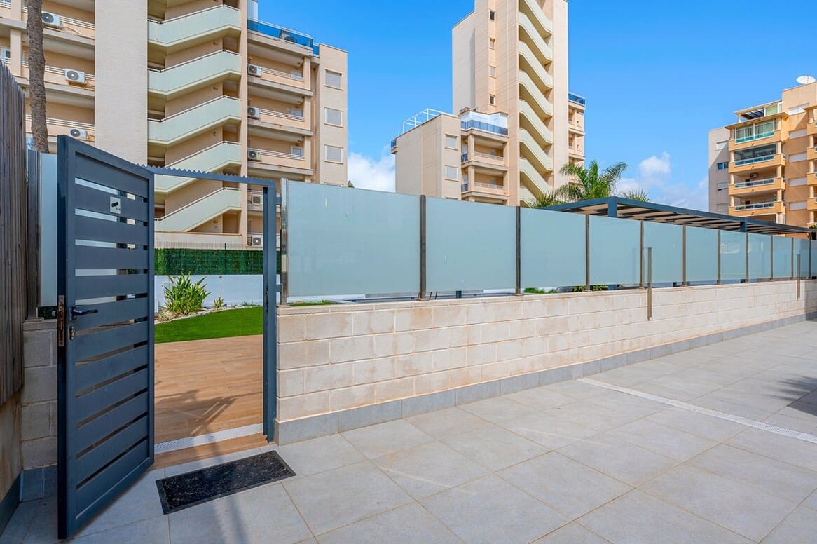 Apartamento de 3 habitaciones en Guardamar del Segura en venta con piscina garaje - 379.000 € (Ref: 10172668)