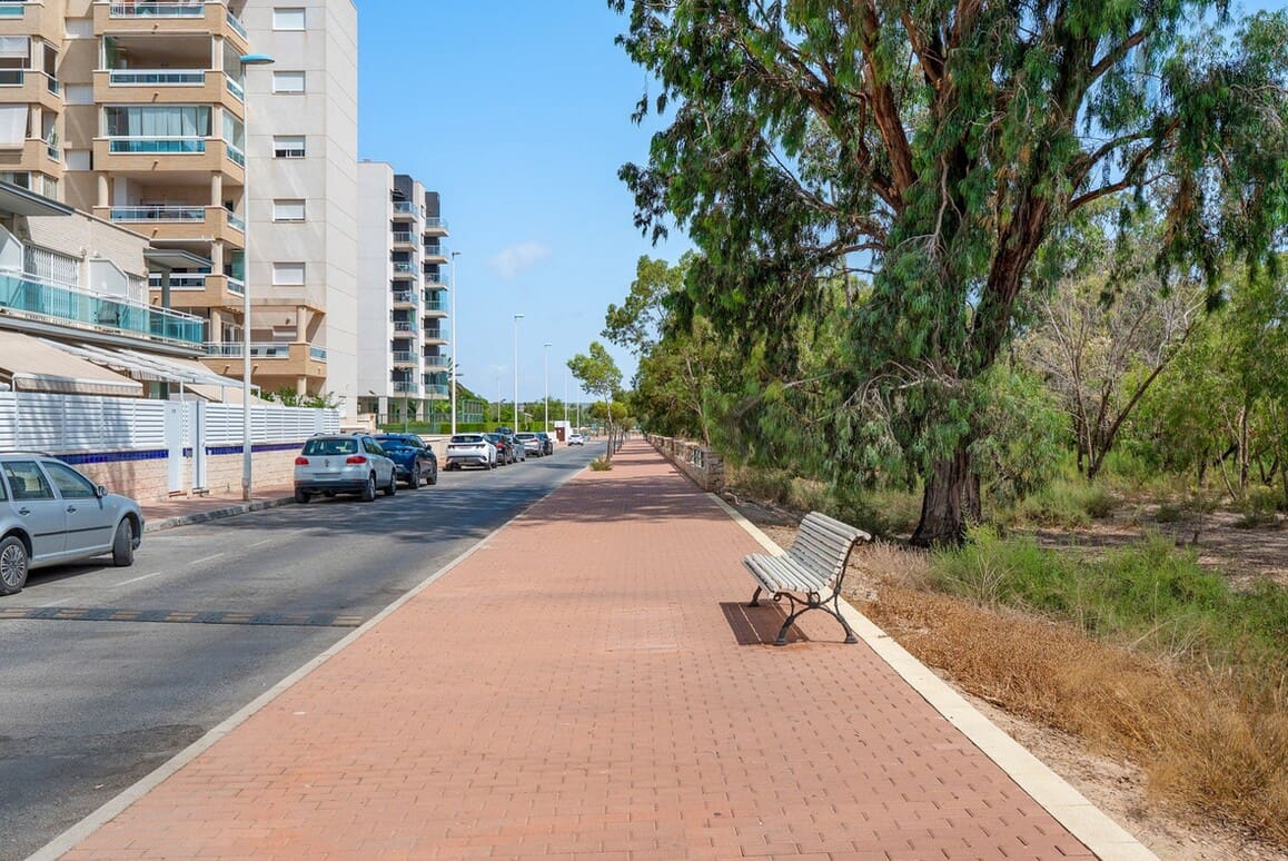 Apartamento de 3 habitaciones en Guardamar del Segura en venta con piscina garaje - 379.000 € (Ref: 10172668)