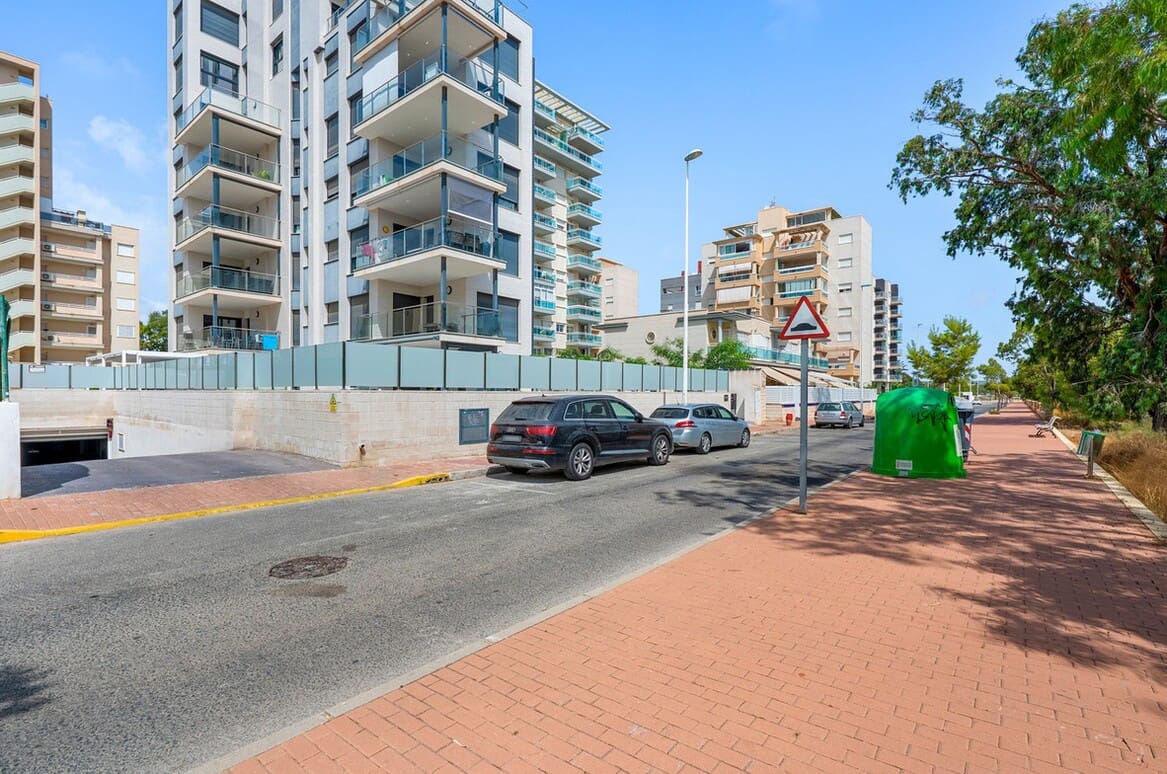 Apartamento de 3 habitaciones en Guardamar del Segura en venta con piscina garaje - 379.000 € (Ref: 10172668)