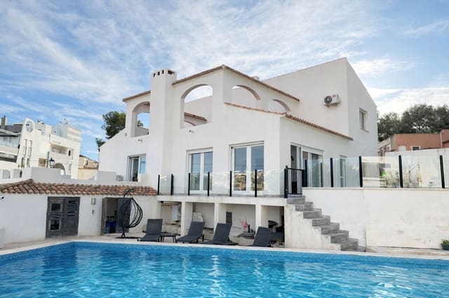 6 soverom Villa til salgs i Villamartin, Orihuela med svømmebasseng garasje - € 695 000 (Ref: 10172669)