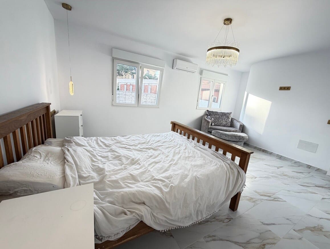 6 Zimmer Villa zu verkaufen in Orihuela Costa mit Pool Garage - 695.000 € (Ref: 10172669)