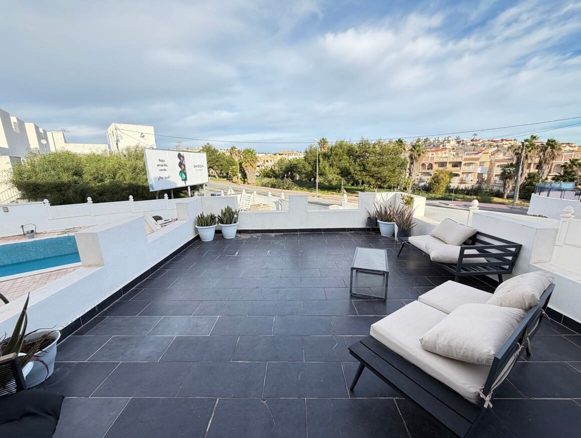 6 Zimmer Villa zu verkaufen in Orihuela Costa mit Pool Garage - 695.000 € (Ref: 10172669)