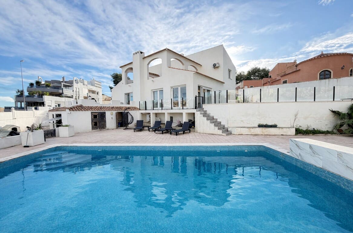 6 Zimmer Villa zu verkaufen in Orihuela Costa mit Pool Garage - 695.000 € (Ref: 10172669)