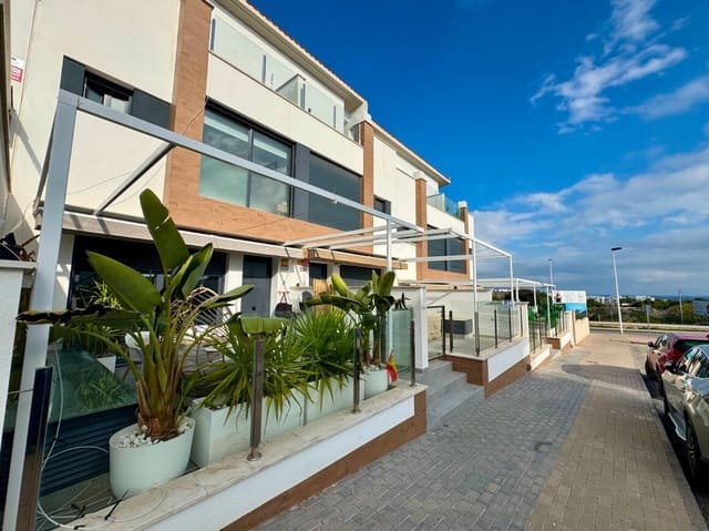 4 soverom Hus til salgs i Zona Pueblo, Guardamar del Segura med garasje - € 360 000 (Ref: 10172670)