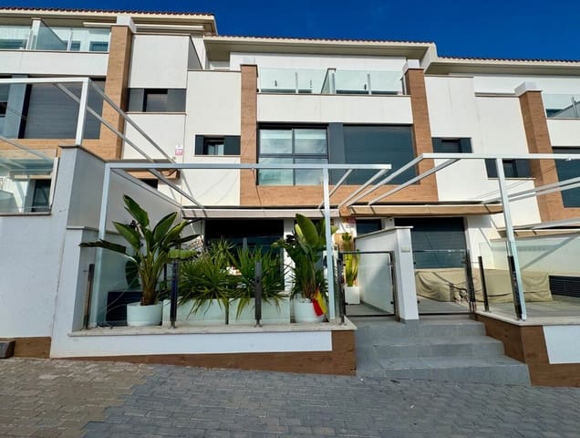 4 soverom Hus til salgs i Zona Pueblo, Guardamar del Segura med garasje - € 360 000 (Ref: 10172670)