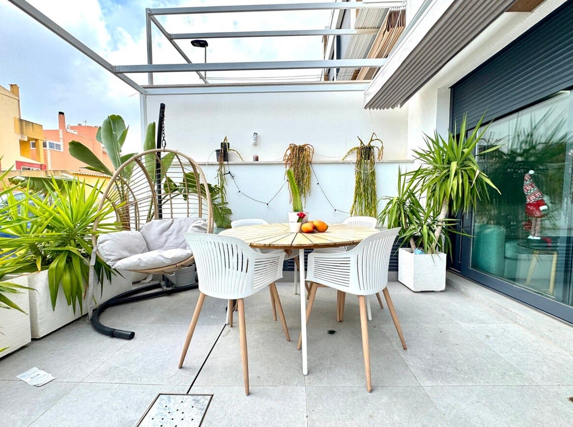4 soverom Hus til salgs i Guardamar del Segura med garasje - € 360 000 (Ref: 10172670)