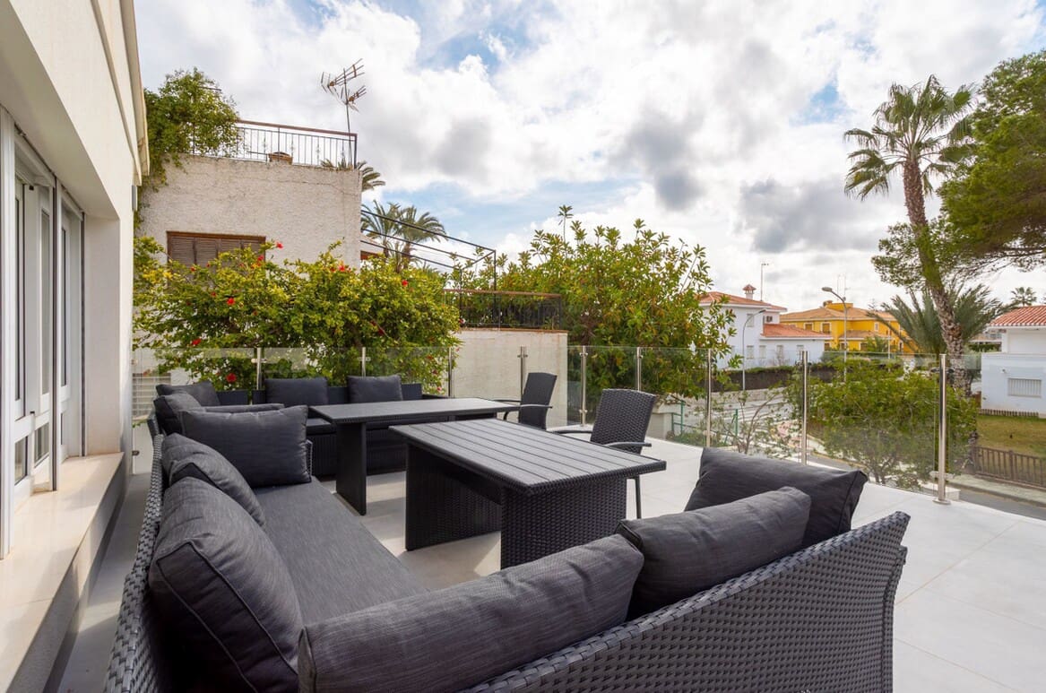 8 Zimmer Villa zu verkaufen in Campoamor mit Pool - 1.350.000 € (Ref: 10172672)