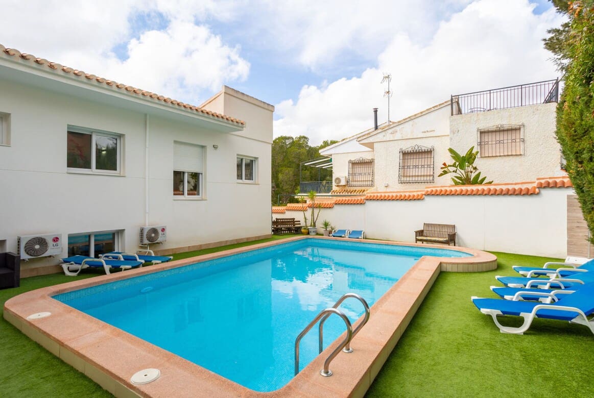8 Zimmer Villa zu verkaufen in Campoamor mit Pool - 1.350.000 € (Ref: 10172672)
