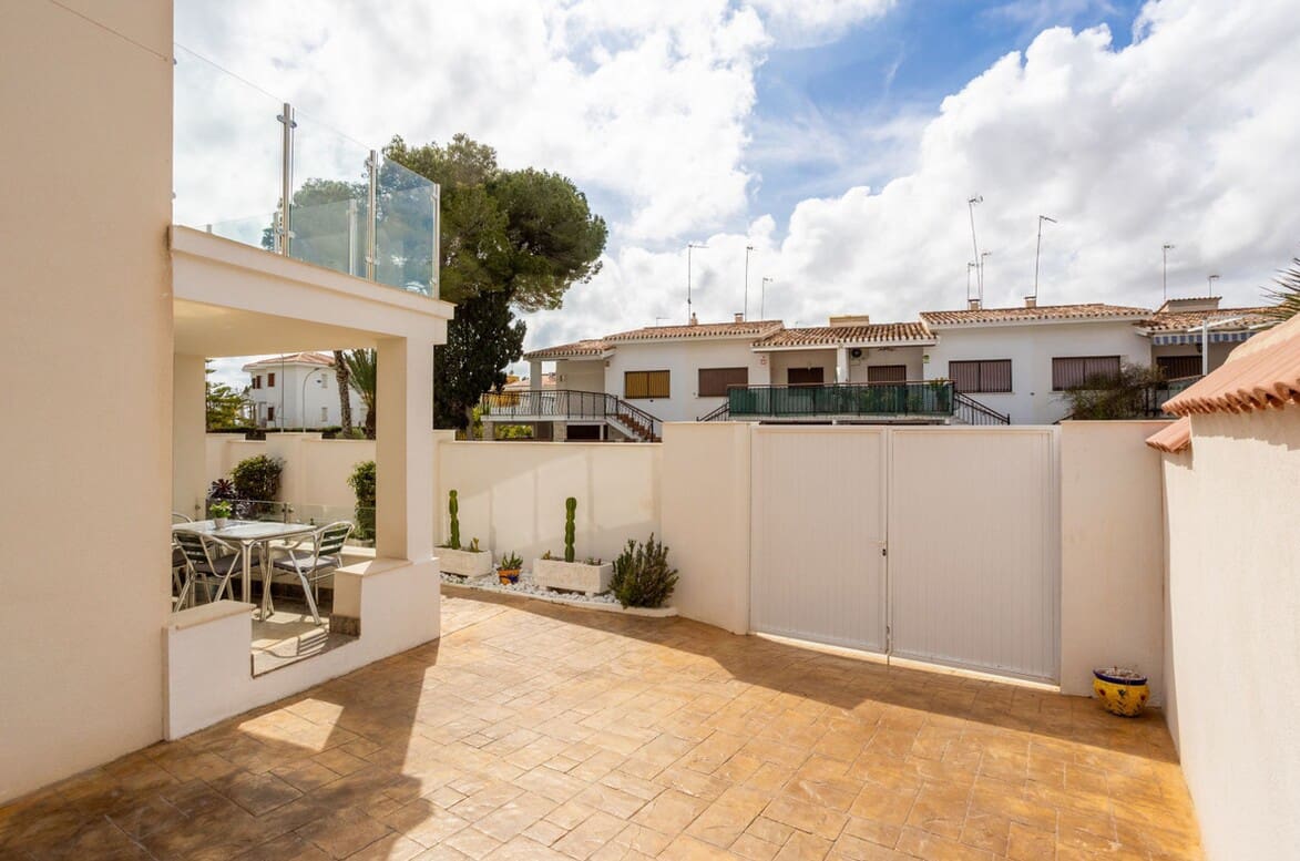 8 Zimmer Villa zu verkaufen in Campoamor mit Pool - 1.350.000 € (Ref: 10172672)