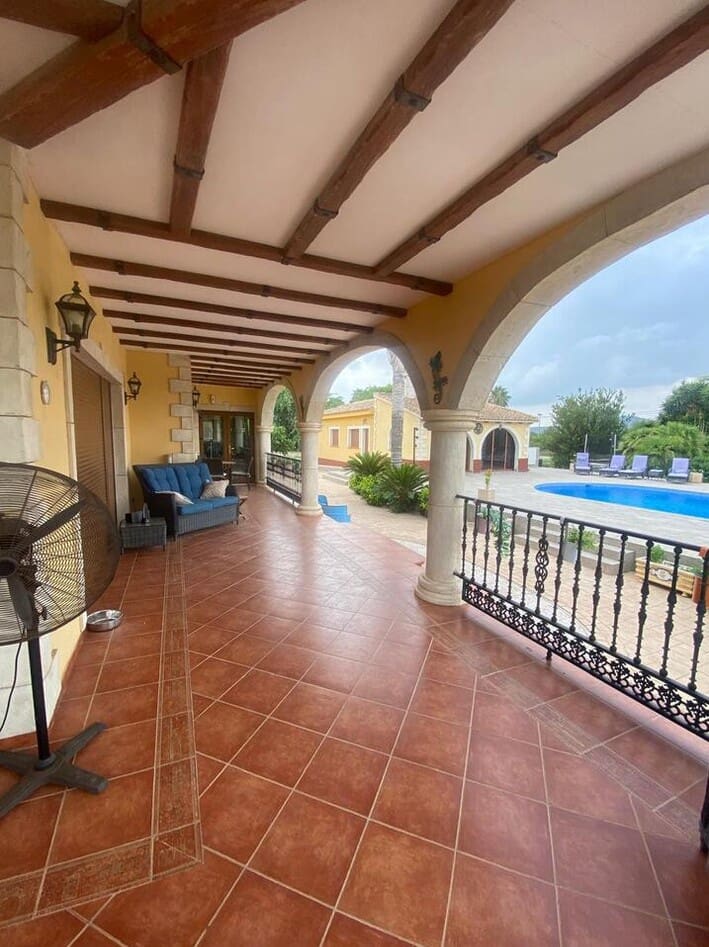 4 bedroom Finca/Country House for sale in Orihuela with pool garage - € 750,000 (Ref: 10172673)