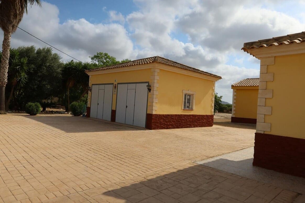 4 bedroom Finca/Country House for sale in Orihuela with pool garage - € 750,000 (Ref: 10172673)