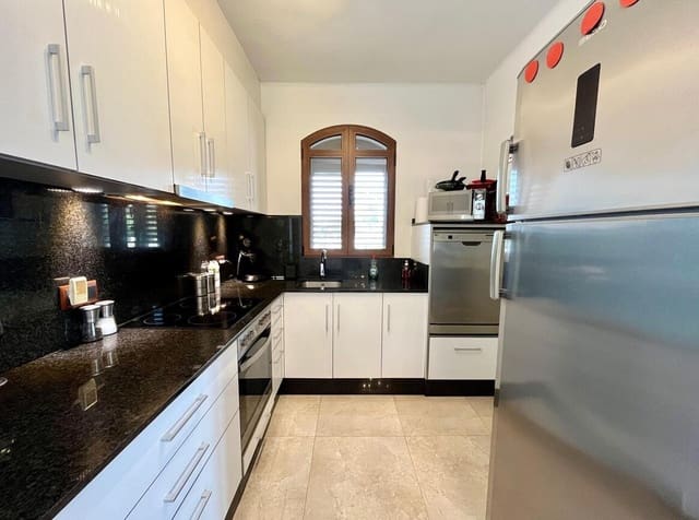 4 slaapkamer Villa te koop in Villamartin, Orihuela met zwembad garage - € 879.000 (Ref: 10172681)